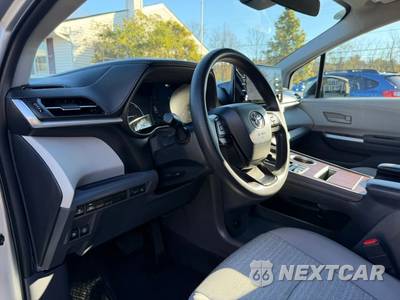 2023 Toyota Sienna LE 8-Passenger 120.5" WB - zdjęcie 10 z 39 - miniatura