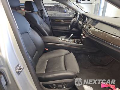 2011 BMW 7 Series Sedan 740i - zdjęcie 8 z 30 - miniatura