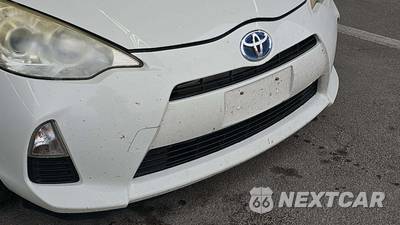2013 Toyota Prius c Two - zdjęcie 34 z 39 - miniatura