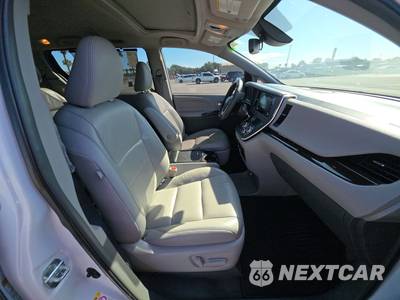 2019 Toyota Sienna XLE 8-Passenger 119.3" WB - zdjęcie 8 z 25 - miniatura