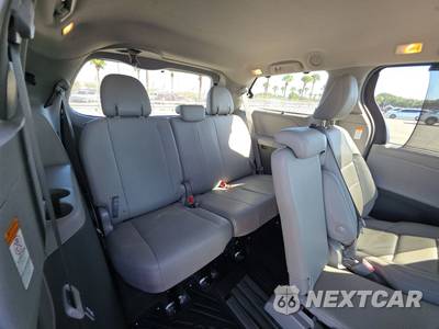 2019 Toyota Sienna XLE 8-Passenger 119.3" WB - zdjęcie 14 z 25 - miniatura