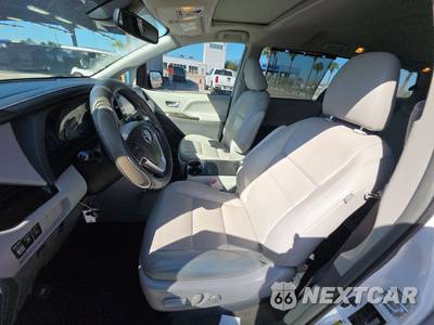 2019 Toyota Sienna XLE 8-Passenger 119.3" WB - zdjęcie 7 z 25 - miniatura