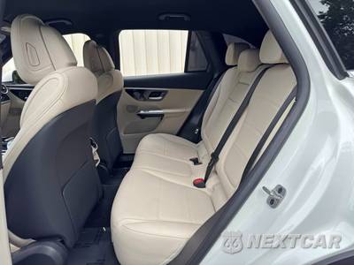 2025 Mercedes-Benz GLC 300 - zdjęcie 42 z 50 - miniatura
