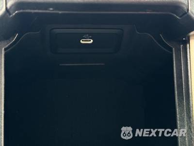 2025 Mercedes-Benz GLC 300 - zdjęcie 33 z 50 - miniatura