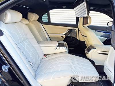 2024 BMW 7 Series 760i xDrive - zdjęcie 48 z 50 - miniatura
