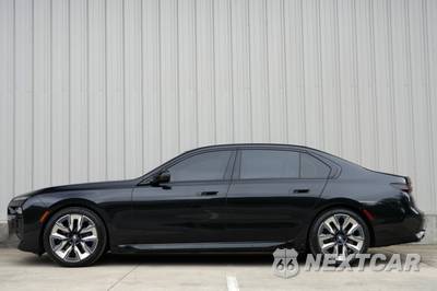 2024 BMW 7 Series 760i xDrive - zdjęcie 9 z 50 - miniatura