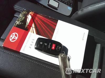 2025 Toyota Grand Highlander XLE - zdjęcie 9 z 32 - miniatura