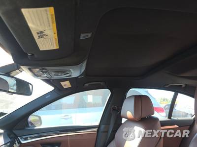 2012 BMW 5 Series Sedan 550i xDrive - zdjęcie 17 z 41 - miniatura