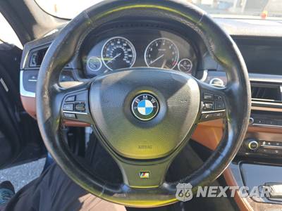 2012 BMW 5 Series Sedan 550i xDrive - zdjęcie 10 z 41 - miniatura