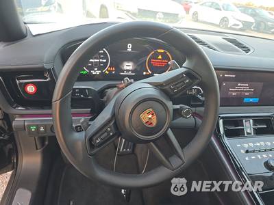 2025 Porsche Panamera 4 - zdjęcie 10 z 21 - miniatura