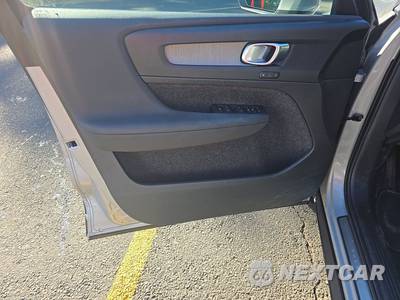 2024 Volvo XC40 B5 Core Bright Theme - zdjęcie 9 z 29 - miniatura