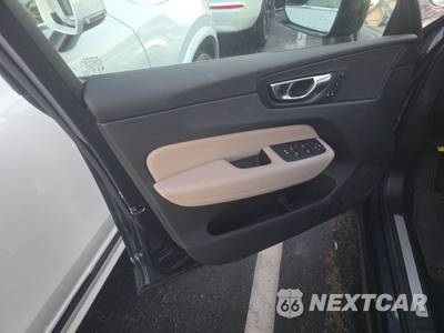 2026 Volvo XC60 B5 Plus - zdjęcie 9 z 35 - miniatura