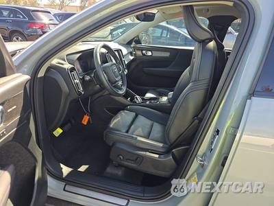 2024 Volvo XC40 B5 Ultimate Dark Theme - zdjęcie 7 z 24 - miniatura