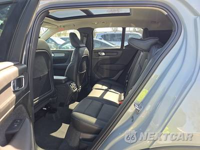 2024 Volvo XC40 B5 Ultimate Dark Theme - zdjęcie 13 z 24 - miniatura