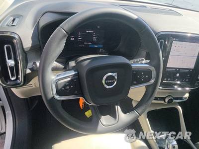 2024 Volvo XC40 B5 Ultimate Dark Theme - zdjęcie 10 z 38 - miniatura