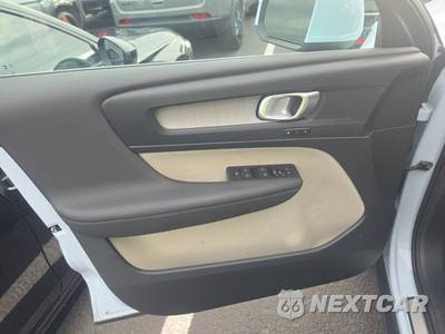 2024 Volvo XC40 B5 Plus Bright Theme - zdjęcie 9 z 35 - miniatura