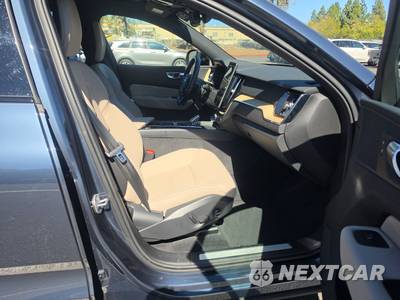 2026 Volvo XC60 B5 Plus - zdjęcie 8 z 28 - miniatura