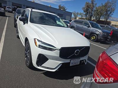 2024 Volvo XC60 B5 Plus Dark Theme - zdjęcie 2 z 26 - miniatura
