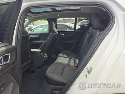 2023 Volvo XC40 B5 Plus Bright Theme - zdjęcie 13 z 25 - miniatura