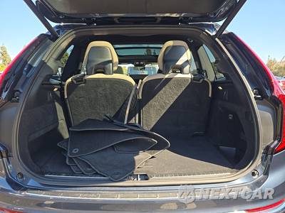 2026 Volvo XC90 B6 Plus 7-Passenger - zdjęcie 17 z 22 - miniatura