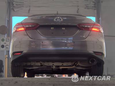 2021 Toyota Camry XLE - zdjęcie 7 z 34 - miniatura