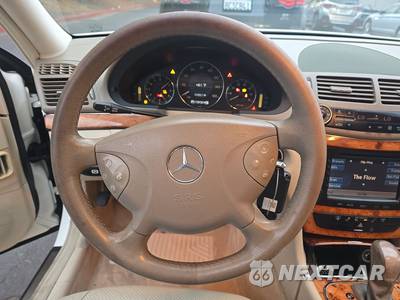 2005 Mercedes-Benz E 500 Sedan - zdjęcie 10 z 45 - miniatura