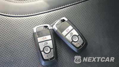 2023 Ford Mustang Mach-E Premium - zdjęcie 12 z 25 - miniatura
