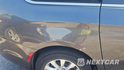 2018 Chrysler Pacifica Touring L 121.6" WB - zdjęcie 22 z 35 - miniatura
