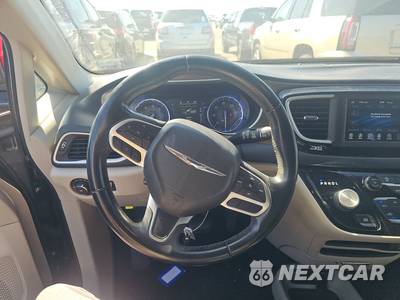 2018 Chrysler Pacifica Touring L 121.6" WB - zdjęcie 10 z 35 - miniatura