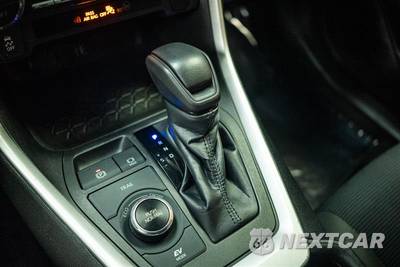 2023 Toyota RAV4 Hybrid LE - zdjęcie 19 z 26 - miniatura