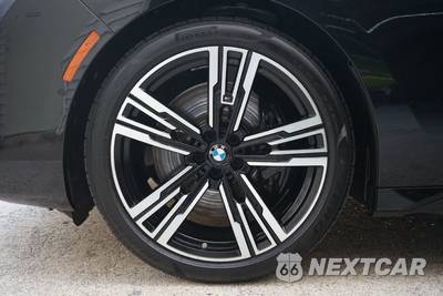 2024 BMW 7 Series 740i - zdjęcie 25 z 26 - miniatura