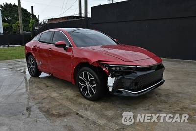 2023 Toyota Crown Limited - zdjęcie 2 z 22 - miniatura