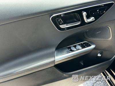 2025 Mercedes-Benz C 300 4MATIC - zdjęcie 12 z 20 - miniatura