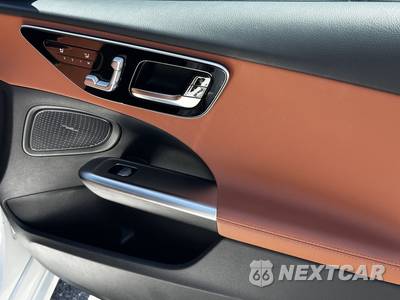 2025 Mercedes-Benz C 300 - zdjęcie 16 z 20 - miniatura