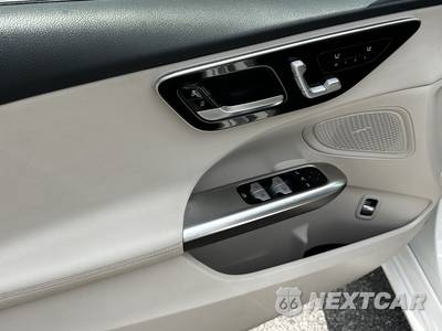 2025 Mercedes-Benz C 300 4MATIC - zdjęcie 10 z 20 - miniatura