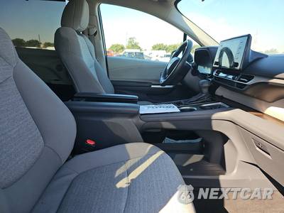 2024 Toyota Sienna LE 8-Passenger 120.5" WB - zdjęcie 8 z 32 - miniatura