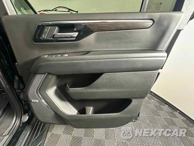 2025 Chevrolet Suburban LT 1LT - zdjęcie 19 z 50 - miniatura