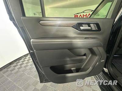 2025 Chevrolet Suburban LT 1LT - zdjęcie 18 z 50 - miniatura
