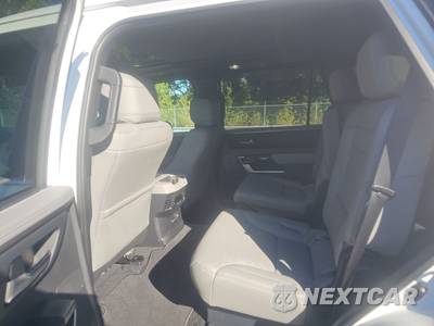 2025 Toyota Sequoia Limited - zdjęcie 13 z 19 - miniatura