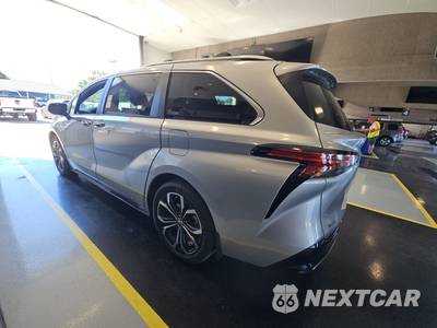 2025 Toyota Sienna Platinum 7-Passenger 120.5" WB - zdjęcie 6 z 20 - miniatura
