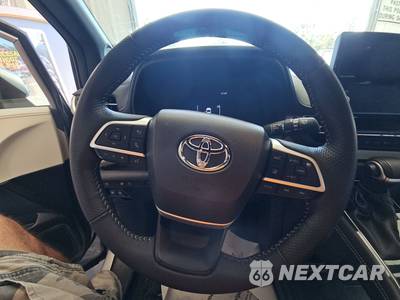 2025 Toyota Sienna Platinum 7-Passenger 120.5" WB - zdjęcie 10 z 20 - miniatura