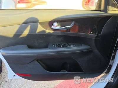 2022 Kia Forte GT-Line - zdjęcie 9 z 47 - miniatura
