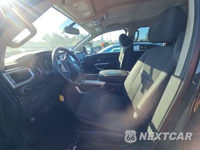 2018 Nissan TITAN SV Crew Cab Short Bed - zdjęcie 7 z 17 - miniatura