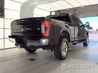 2019 Ford Super Duty F-250 Lariat Crew Cab Medium Bed - zdjęcie 4 z 24 - miniatura