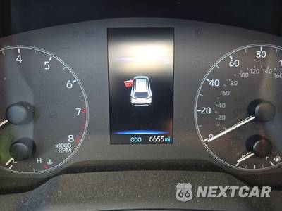 2025 Toyota Corolla Cross LE - zdjęcie 12 z 17 - miniatura