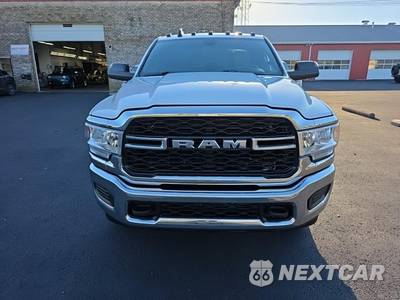 2021 Ram 3500 Cab Chassis Tradesman Crew Cab DRW - zdjęcie 2 z 15 - miniatura