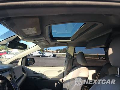 2019 Toyota Sienna XLE Premium 8-Passenger 119.3" WB - zdjęcie 18 z 24 - miniatura