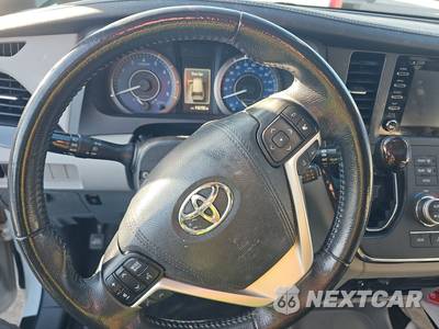 2019 Toyota Sienna XLE Premium 8-Passenger 119.3" WB - zdjęcie 10 z 24 - miniatura