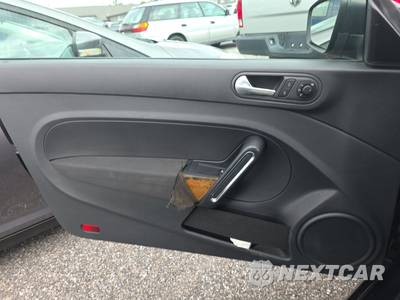 2014 Volkswagen Beetle 2.5L Entry Hatchback - zdjęcie 9 z 22 - miniatura