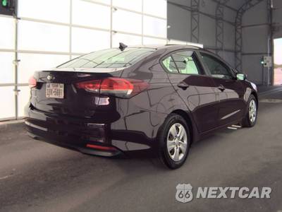 2017 Kia Forte LX Sedan - zdjęcie 4 z 22 - miniatura